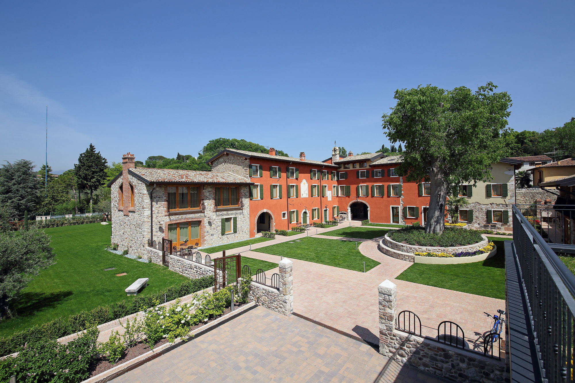 Residence Borgo Mondragon ラツィーゼ エクステリア 写真